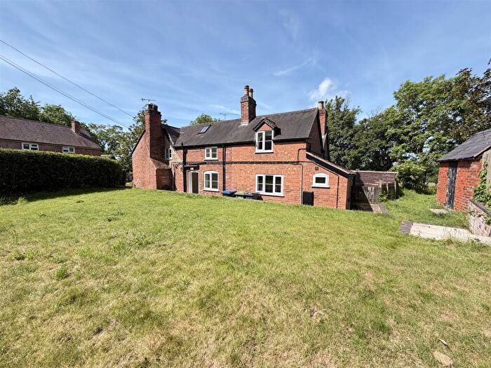 2 Bedroom End Of Terrace House To Rent In Village Street, Offchurch, CV33