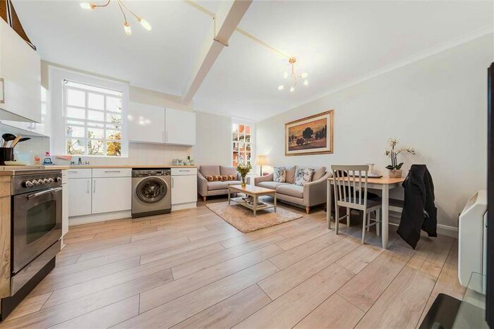 2 Bedroom Flat To Rent In Erasmus Street, Westminster, London, SW1P