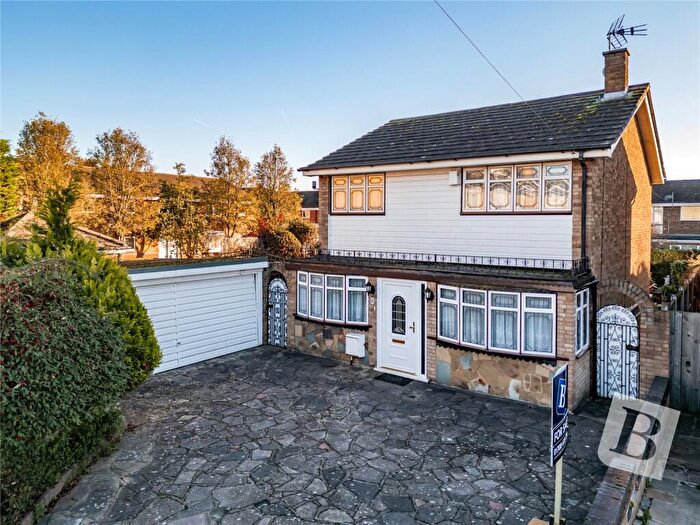 3 Bedroom Detached House For Sale In Grassmere Road, Hornchurch, RM11