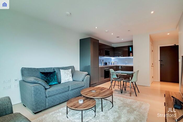 2 Bedroom Flat To Rent In Glasshouse Gardens, London, E20