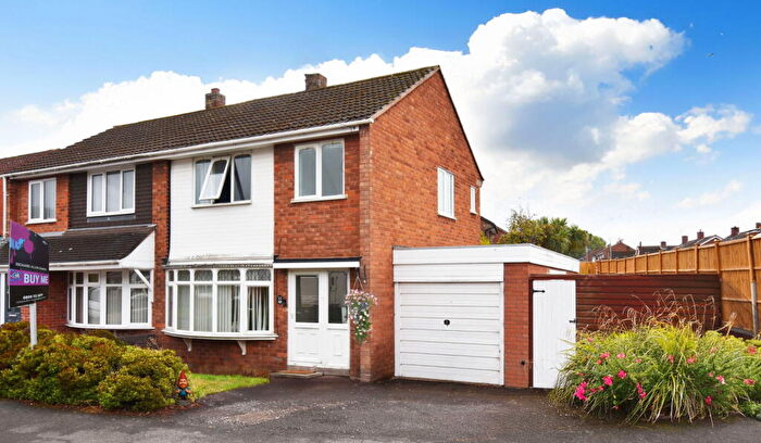 3 Bedroom Semi-Detached House For Sale In Granville Drive, Kingswinford, DY6