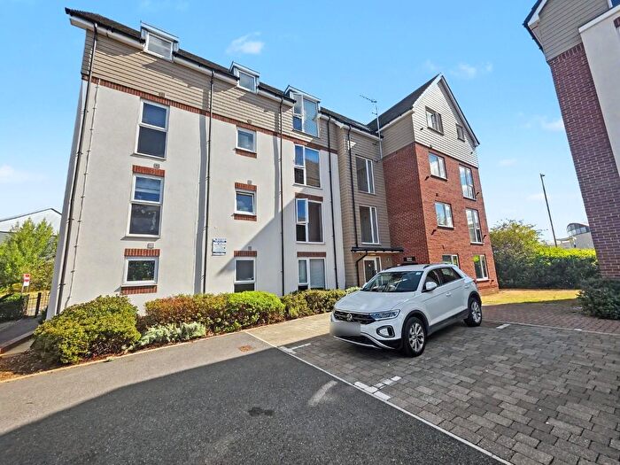 2 Bedroom Flat For Sale In Anton Close, Rugby, CV21