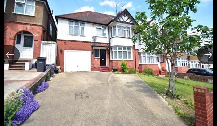 Studio To Rent In Cutenhoe Road, Luton, LU1