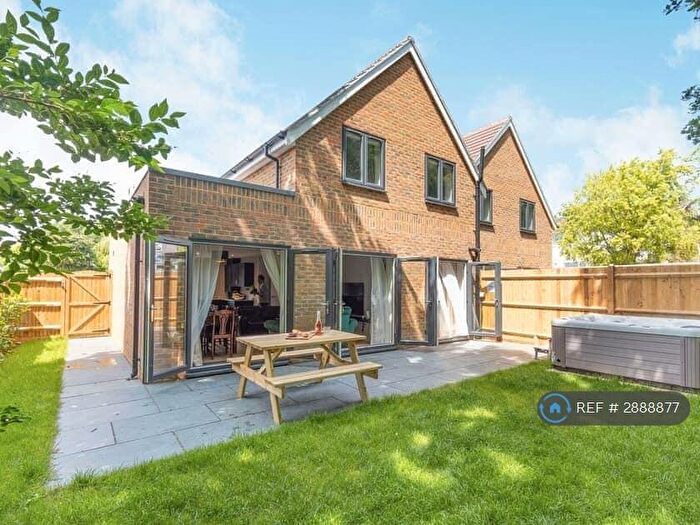 3 Bedroom Semi-Detached House To Rent In Glynn Road, Peacehaven, BN10