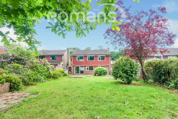 3 Bedroom Detached House To Rent In Pierrefondes Avenue, GU14