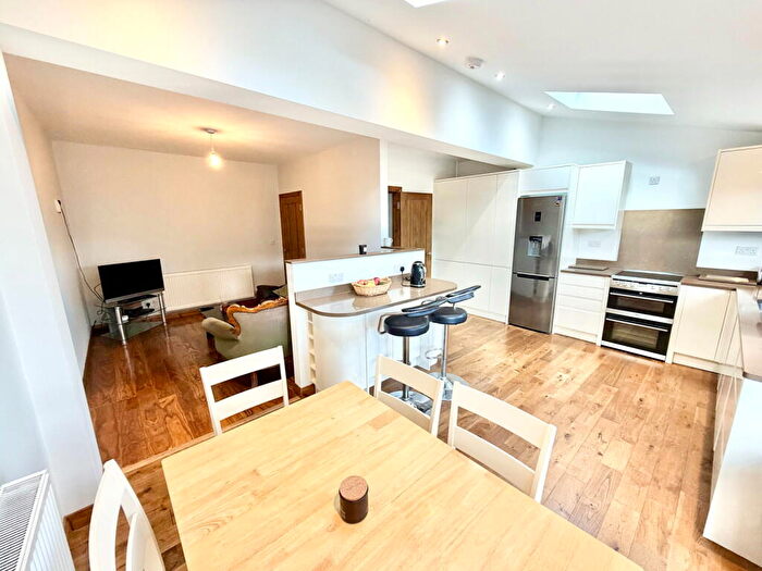 4 Bedroom Semi Detached House For Sale In St. Georges Avenue, Kingsbury, London, NW9