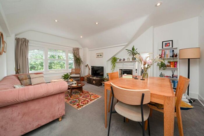 2 Bedroom Apartment For Sale In Jacksons Lane, Highgate, London, N6