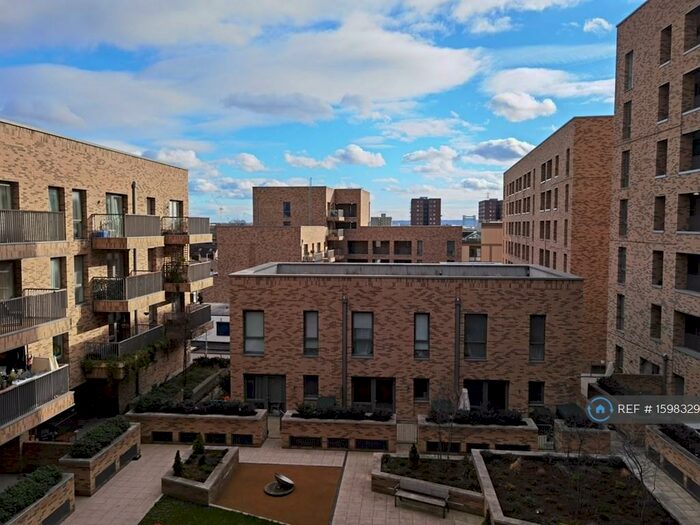 2 Bedroom Flat To Rent In Lariat Court, Barking, IG11