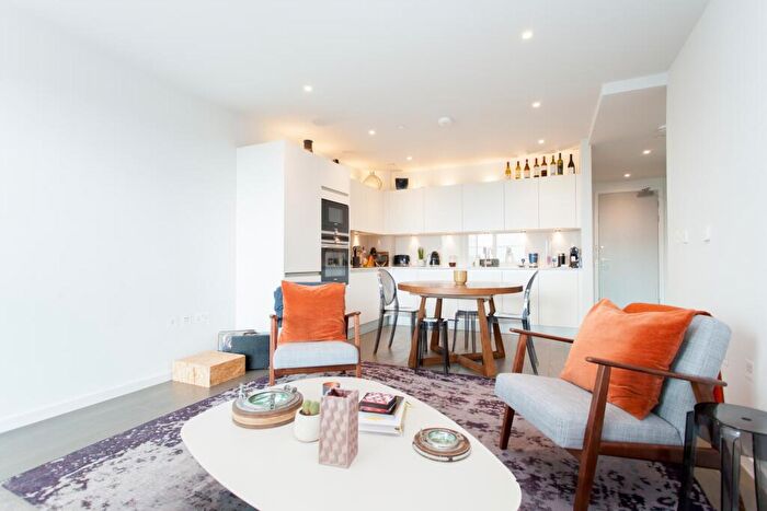 1 Bedroom Apartment For Sale In York Way, Kings Cross, N7
