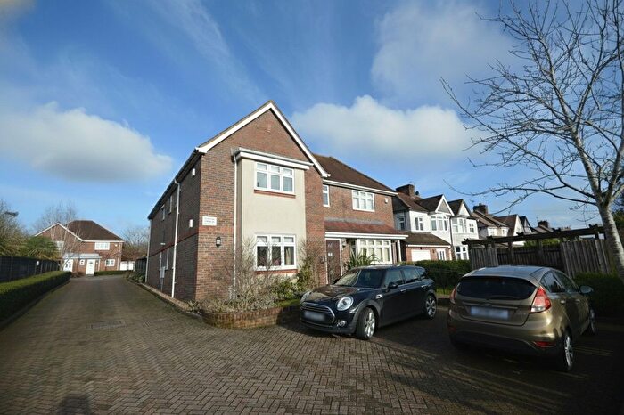 2 Bedroom Flat To Rent In Kennards Court, Amersham, HP6