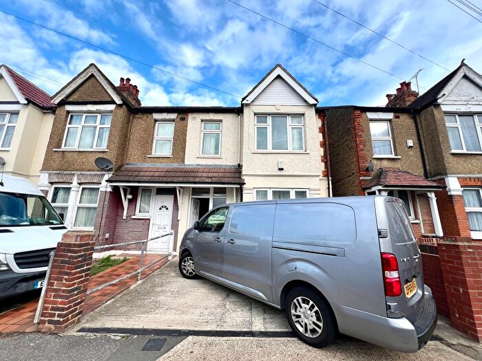 6 Bedroom Terraced House To Rent In Redmead Road, Hayes, UB3