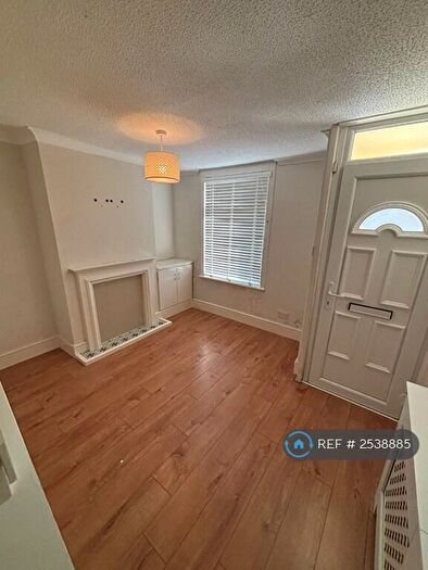 2 Bedroom End Of Terrace House To Rent In Seymour Road, Chatham, ME5