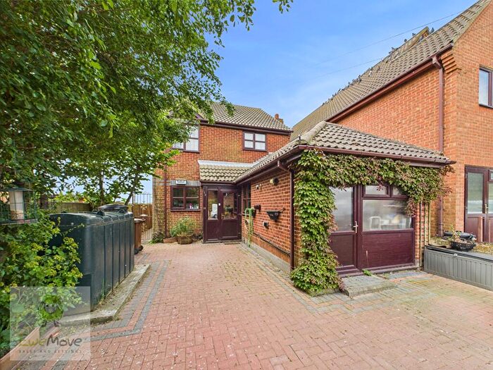 3 Bedroom Detached House For Sale In Burrows Lane, Middle Stoke, Rochester, ME3