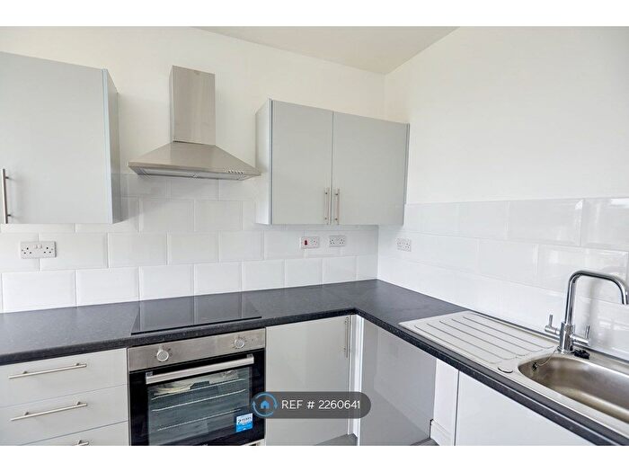 1 Bedroom Flat To Rent In Aberford Road, Leeds, LS25