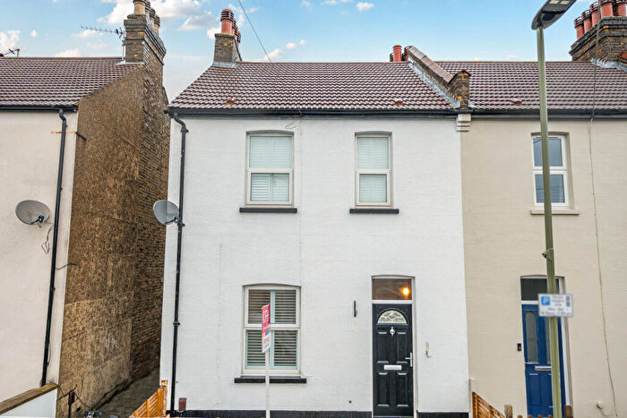 2 Bedroom End Of Terrace House For Sale In Liddon Road, Bromley, BR1