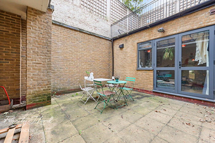 4 Bedroom Terraced House For Sale In Cornthwaite Road, London, E5