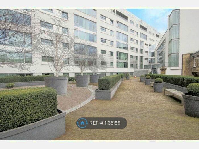 Studio To Rent In Empire Square, London, SE1