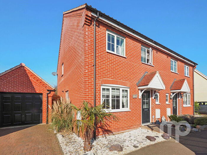 3 Bedroom Semi Detached House For Sale In Jeckyll Road, Wymondham, NR18