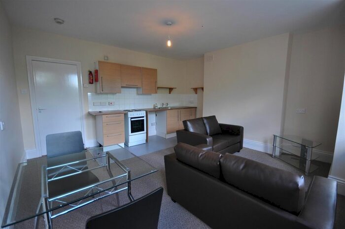 2 Bedroom Flat To Rent In Auriol Road, Kensington Olympia, W14