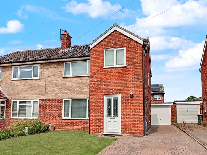 3 Bedroom Semi-Detached House For Sale In Ardney Rise, Norwich, NR3