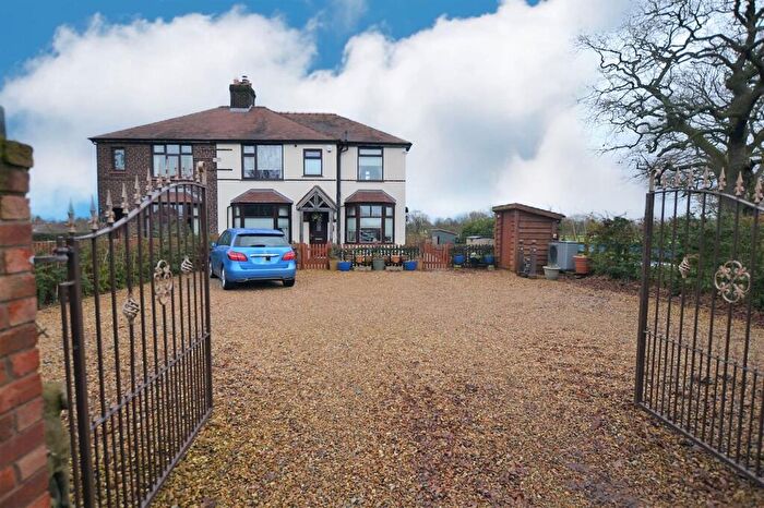 4 Bedroom Semi Detached House For Sale In London Road, Holmes Chapel, CW4