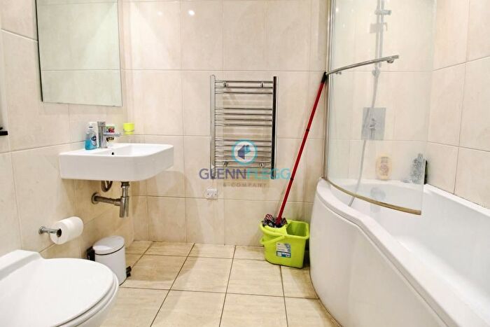 2 Bedroom Flat To Rent In Slough Station, Lexington Apartments, SL2