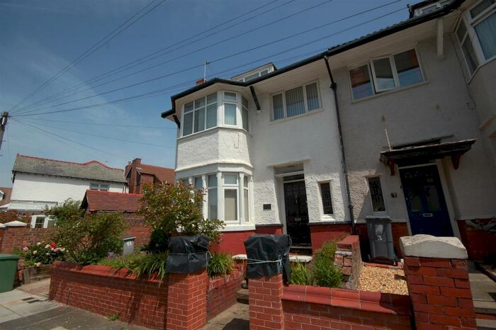 2 Bedroom Maisonette To Rent In Meddowcroft Road, Wallasey, CH45