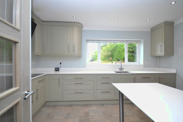 4 Bedroom Detached House To Rent In The Hillside, Orpington BR6