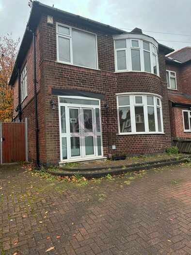3 Bedroom Detached House To Rent In Raneglagh Grove, Nottingham, NG8