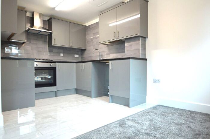 2 Bedroom Flat To Rent In London Road, Slough, Berkshire, SL3