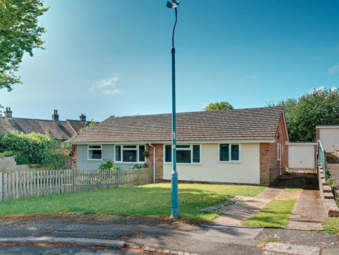 2 Bedroom Bungalow To Rent In Fairlawns Drive, Herstmonceux, Hailsham, BN27