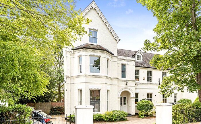 2 Bedroom Flat For Sale In Kingsdowne Road, Surbiton, KT6