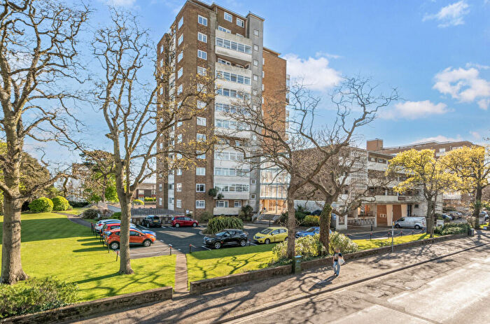 2 Bedroom Flat For Sale In Manor Lea, Boundary Road, Worthing, West Sussex, BN11