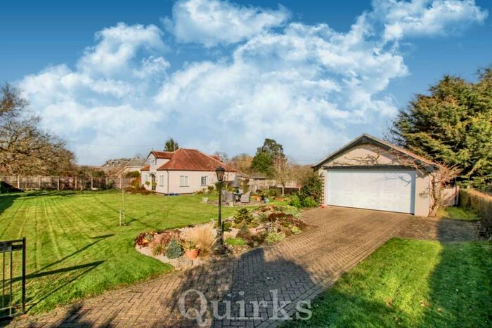 4 Bedroom Detached House For Sale In Brentwood Road, Dunton, CM13