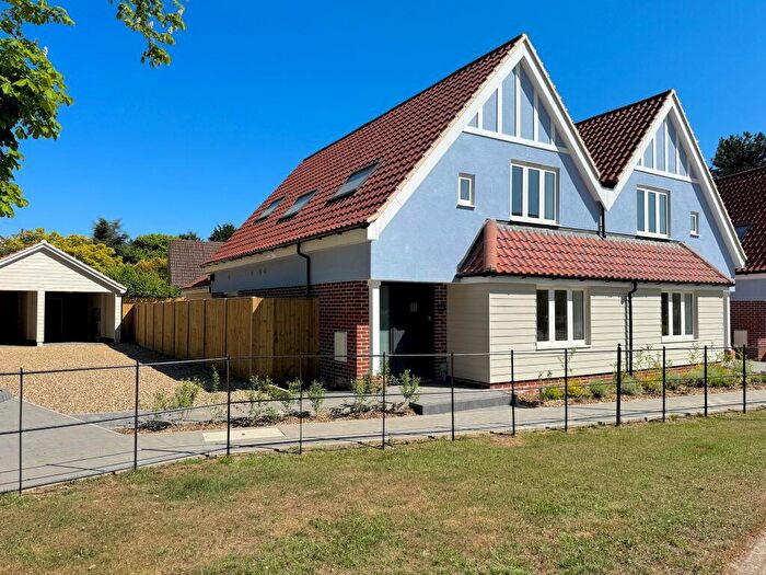 3 Bedroom Semi-Detached House For Sale In Pinetrees, Purdis Farm Lane, Ipswich, IP3