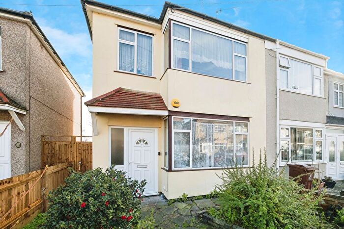 3 Bedroom End Terrace House For Sale In Tenterden Road, Dagenham, Essex, RM8