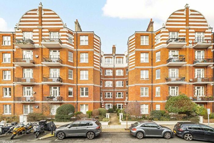 2 Bedroom Flat For Sale In Lurline Gardens, London, SW11