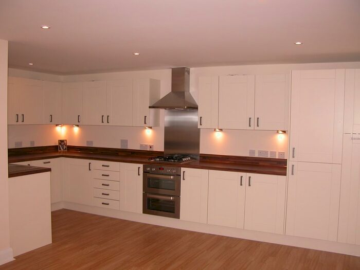 3 Bedroom Detached House To Rent In Hatherleigh Close, Morden, Surrey, SM4