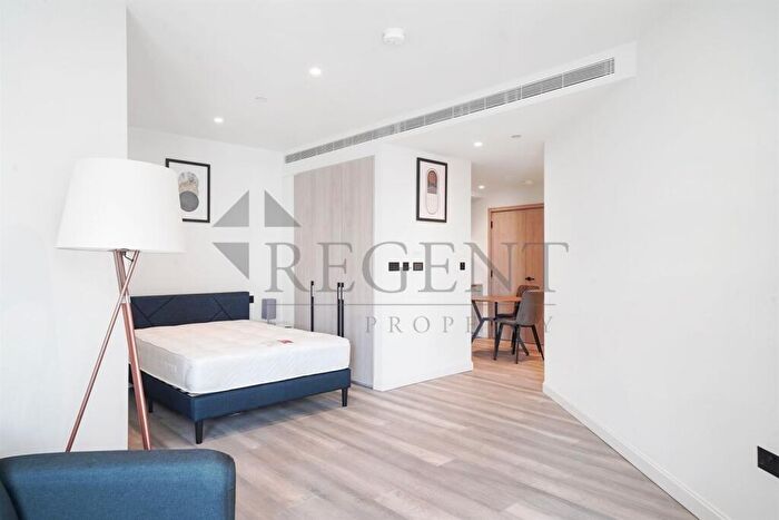 Apartment To Rent In Aspen, Marsh Wall, E14