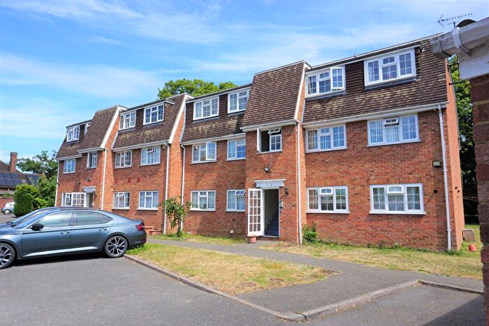 2 Bedroom Flat To Rent In London Road, Langley, Slough, SL3
