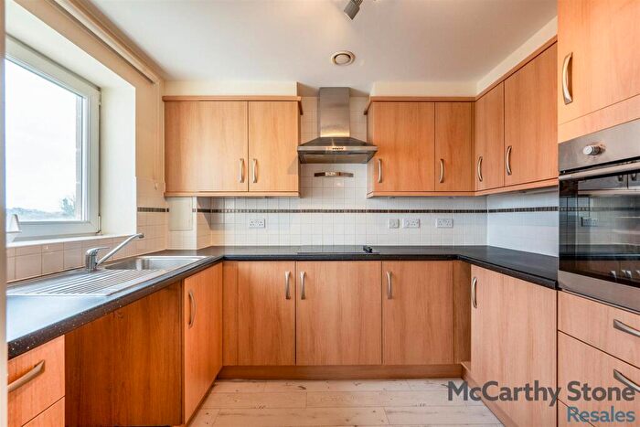 2 Bedroom Apartment For Sale In Lauder Court, Staneacre Park, Hamilton, ML3