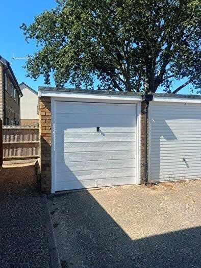 Garage / Parking To Rent In Park Gardens, Christchurch, BH23