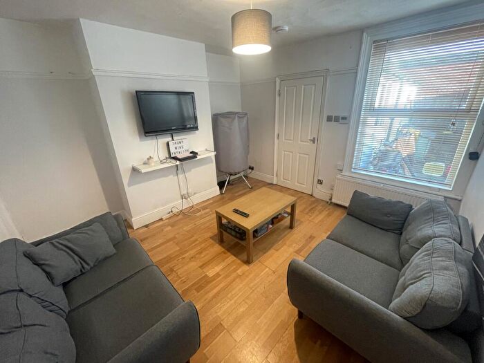 4 Bedroom Terraced House To Rent In Spare Room Available, LN1
