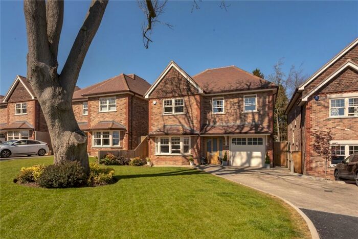 4 Bedroom Detached House To Rent In Walnut Close Harpenden, AL5