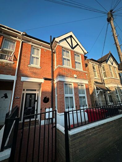 6 Bedroom Semi-Detached House For Sale In Slough, SL1