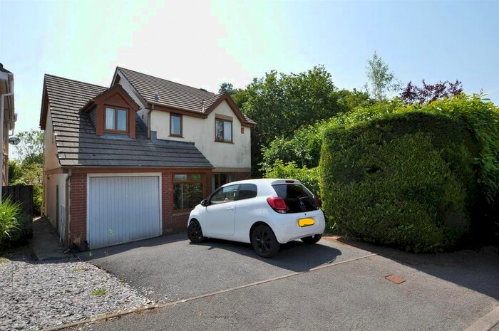 4 Bedroom Detached House For Sale In Cwrt Y Gloch, Peniel, Carmarthen, SA32