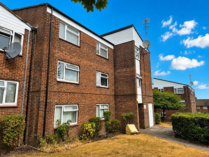 2 Bedroom Flat For Sale In Bushey, WD23