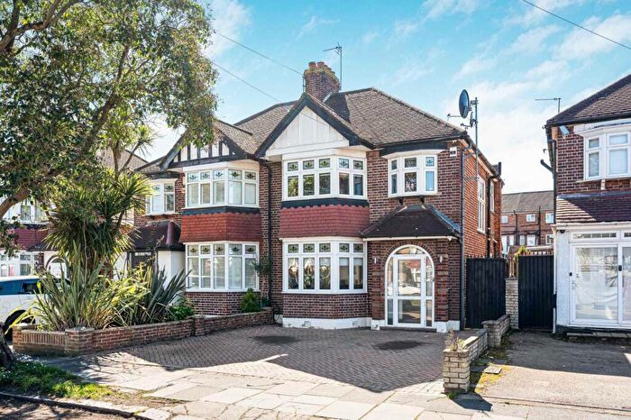 3 Bedroom House For Sale In Gloucester Gardens, Cockfosters, EN4