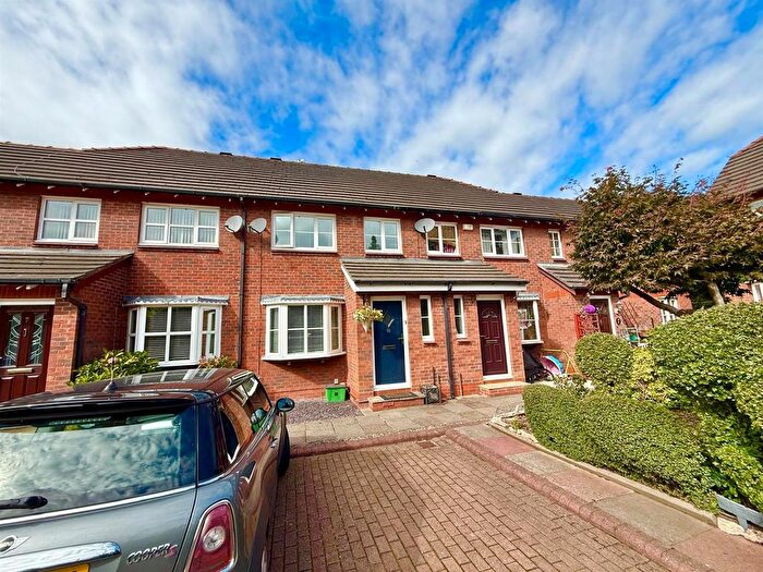 3 Bedroom Mews For Sale In Sutton Close, Macclesfield, SK11