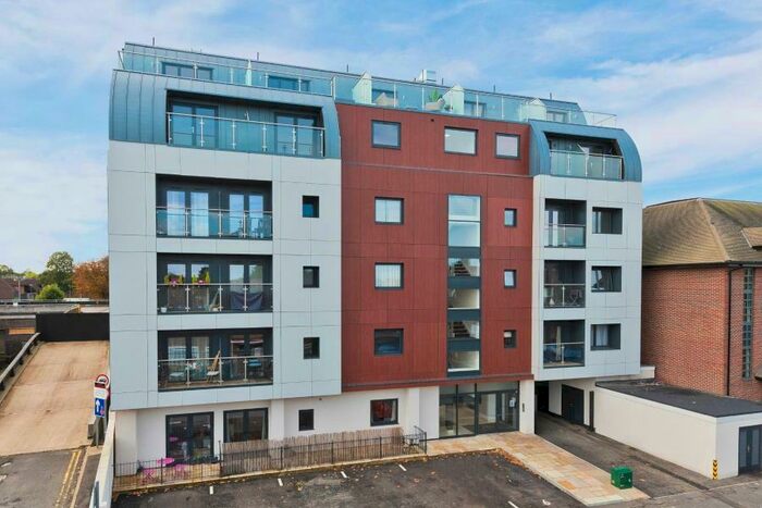 1 Bedroom Apartment To Rent In West Byfleet, Surrey, KT14